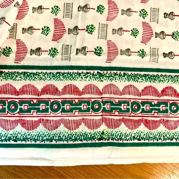 NWT Gorgeous Pomegranate Linen 60 x 120 Topiary Tablecloth - Picture 3 of 6